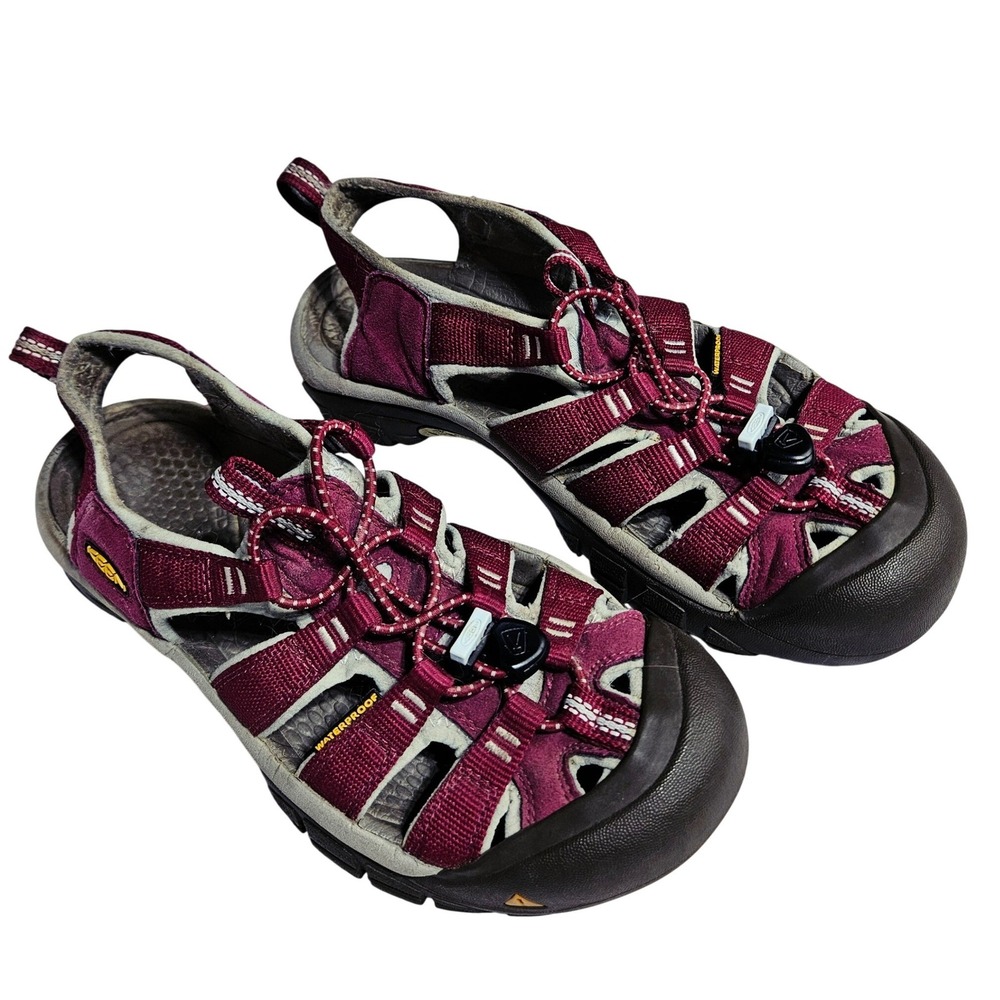 KEEN Beet Red Newport H2 Waterproof Sport Sandals 7.5 Gorpcore Hiking Utility